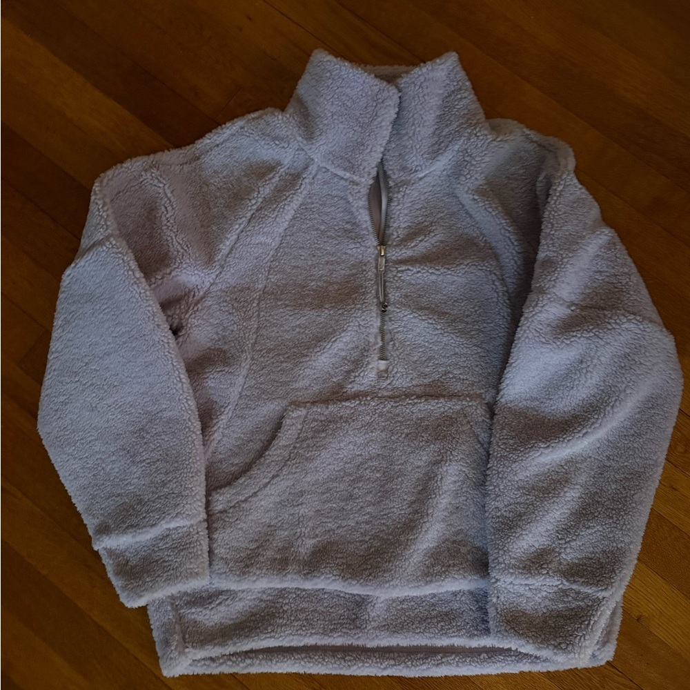 Lululemon 1/4 zip light gray beautiful Sherpa.